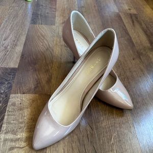 Women Bamboo 3 in. Heels Size 9. Nude/Pink
